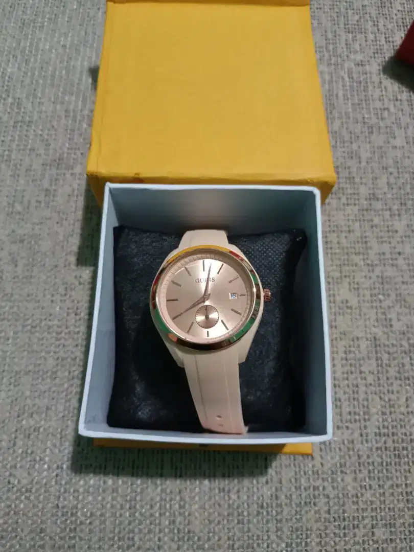 Jam tangan guess cakep full rubber keren