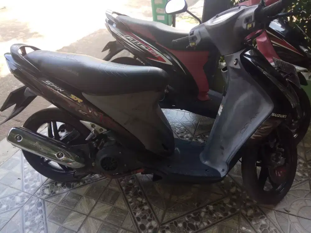 Suzuki Spin SR 2010