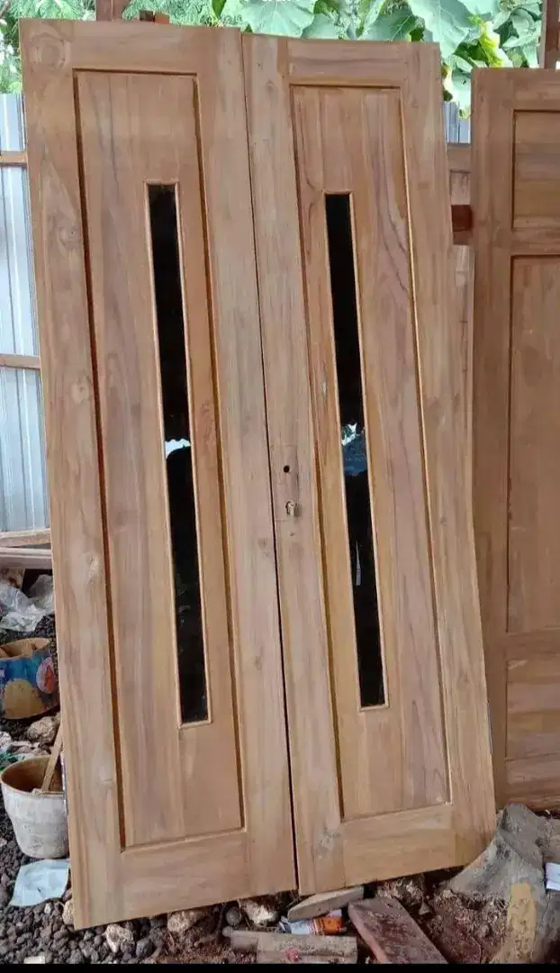 Pintu kusen kupu tarung