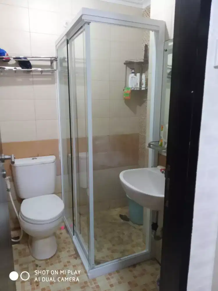 Kamar mandi box kaca + frame alumunium