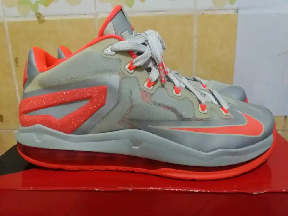 Sepatu Basket Lebron Low