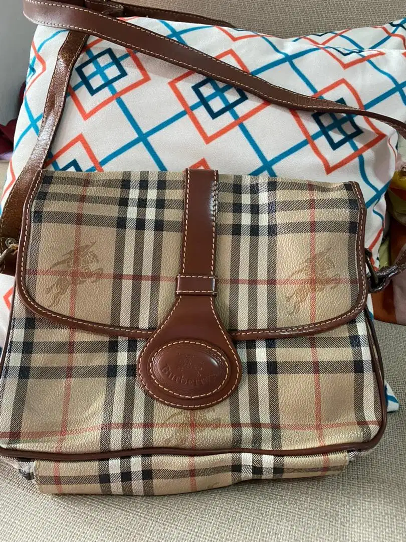 Tas selempang Burberrys ori mulus keren 28x23 cms