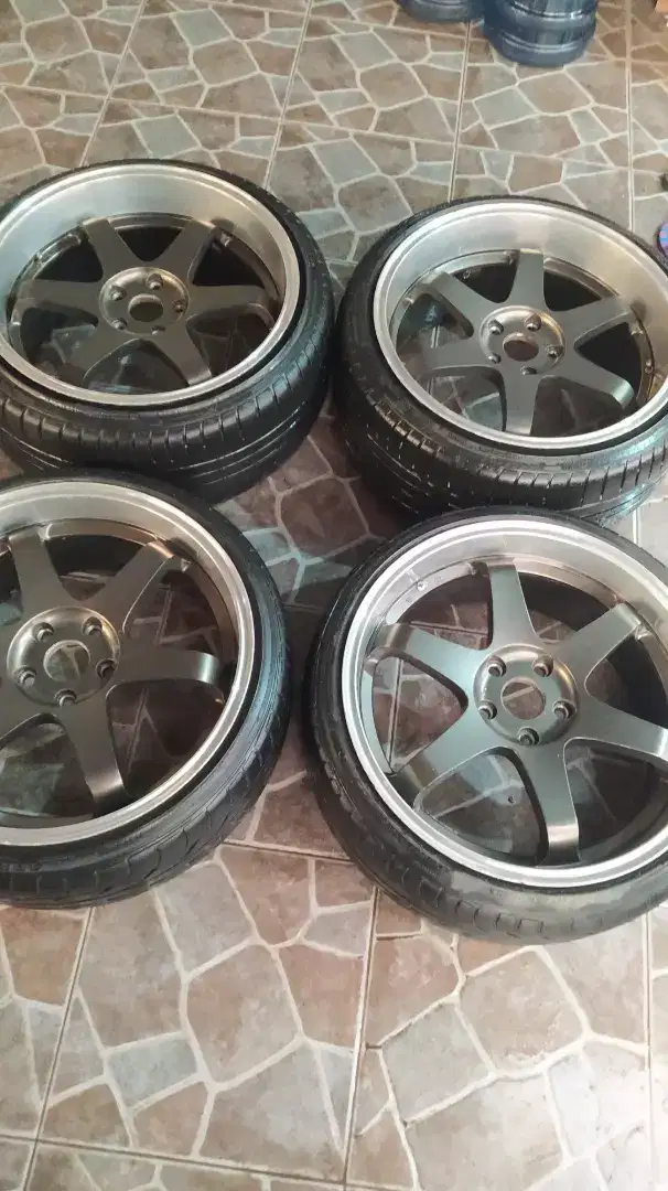 Volks rays TE37 exxe R19 (rare with deep lips)