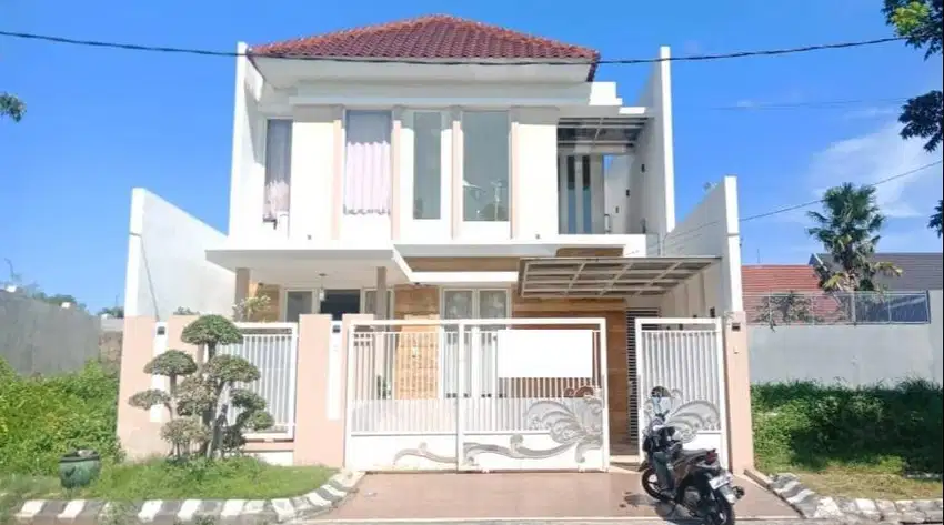 Rumah Mewah 2 Lantai di Perum Delta Sari Baru