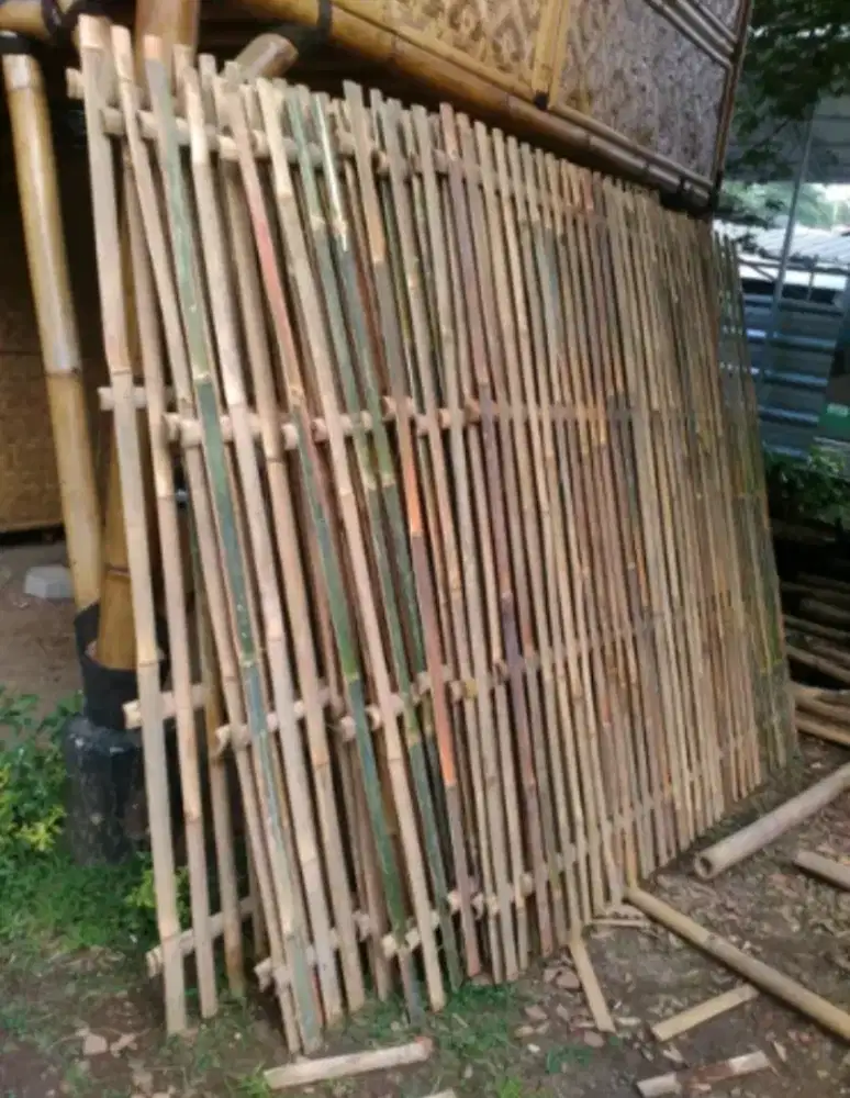 Pagar bambu kebun