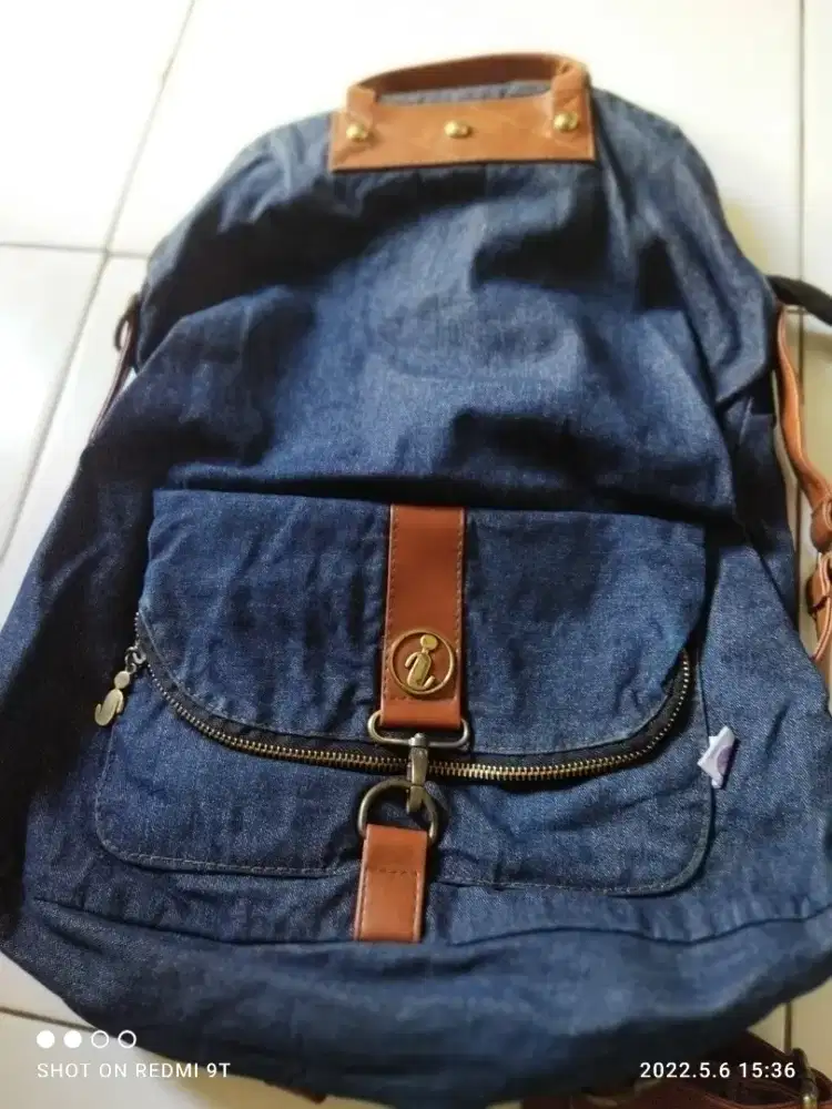 Tas warna biru jeans