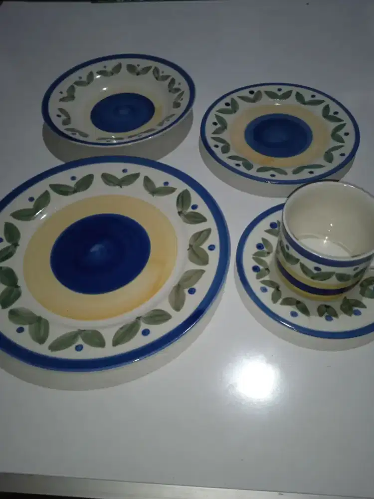 Set Piring makan dinner plate Maestro 10½ inch + cangkir Baru