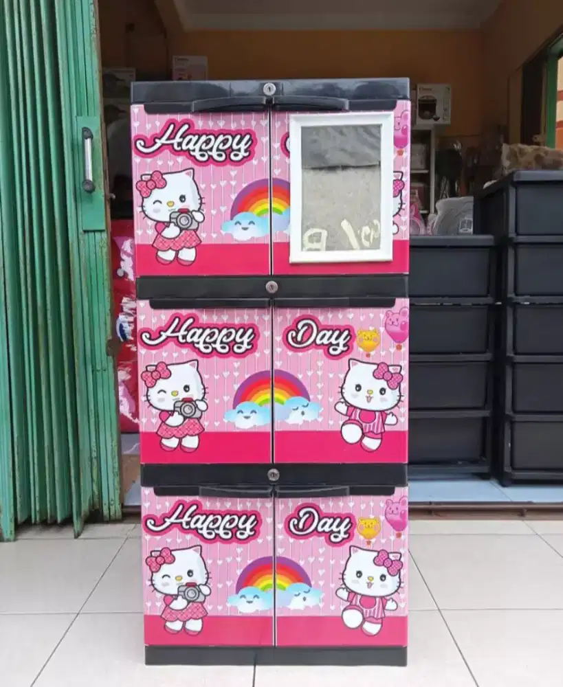 Lemari plastik kerakter