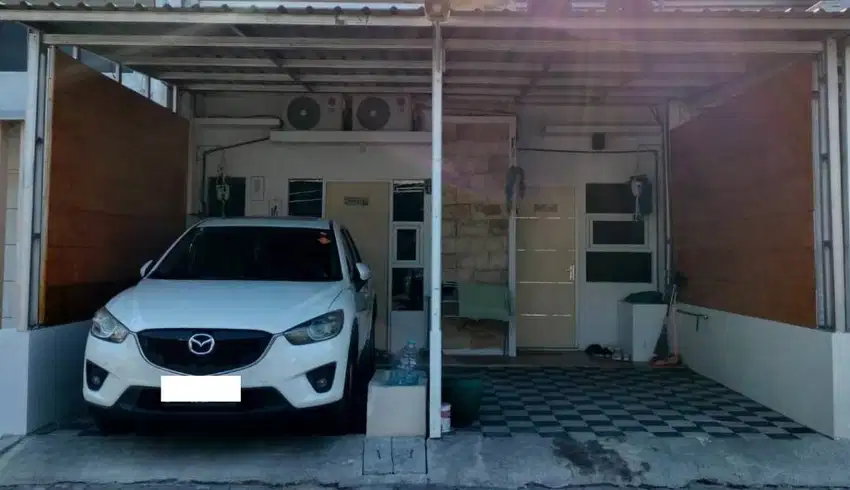 KOST GRESIK KOTA - CARPORT PRIBADI DEPAN KAMAR
