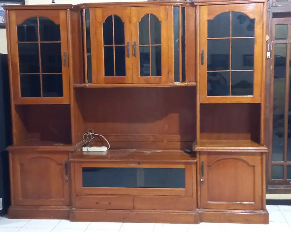 Lemari kayu jati bekas