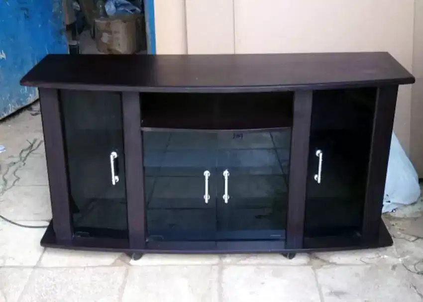 RAK TV BUFFET DENGAN SISTEM PERMANEN UNTUK TV UKURAN 32 INCH