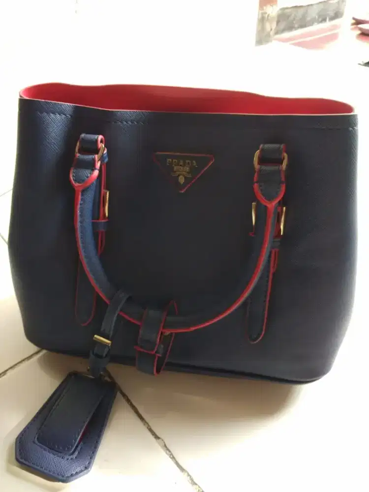 tas wanita prada