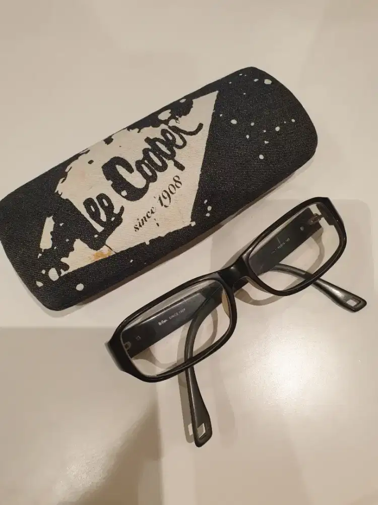 Preloved kacamata Lee Cooper
