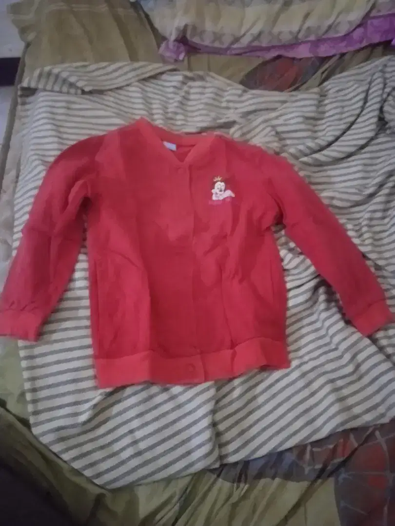 Kaos lengan panjang warna merah