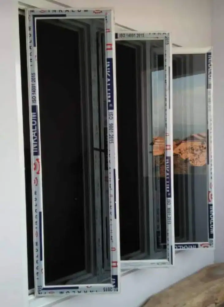 Jendela aluminium kaca