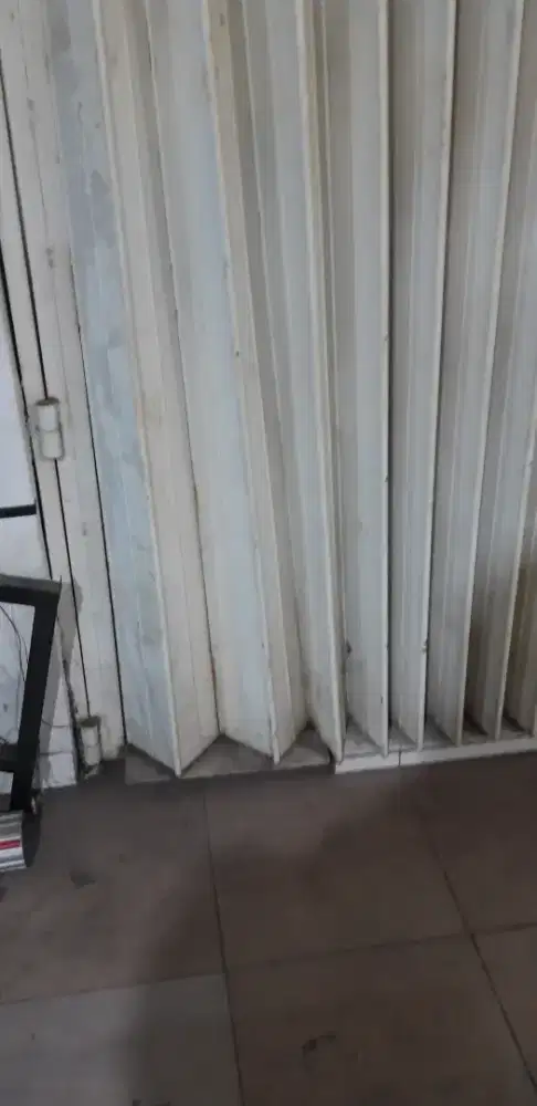 SERVISE PINTU HARMONIKA MURAH BERGARANSI.