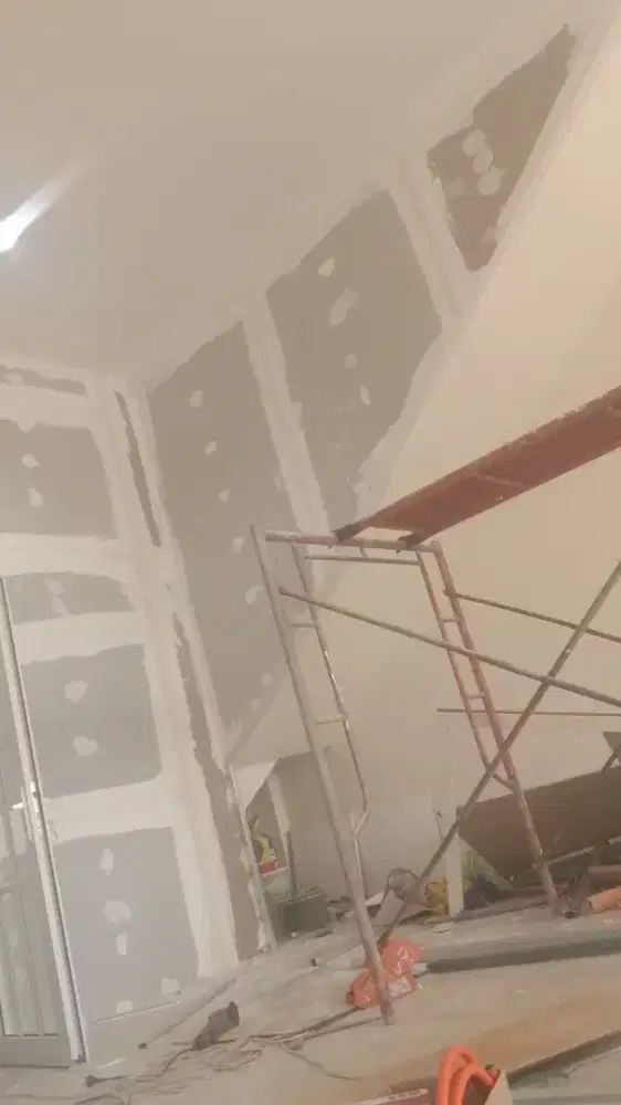 Sekat ruangan, pasang plafon