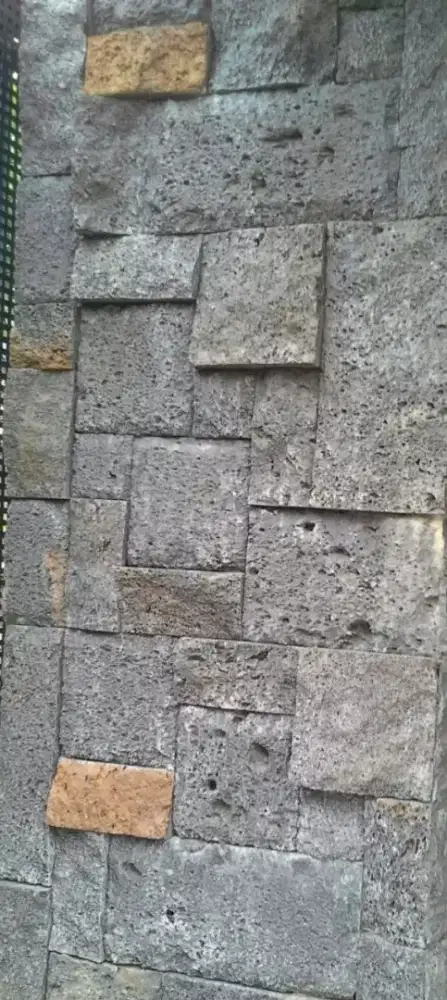 Monster stone, batu tiffa, dan batu curie