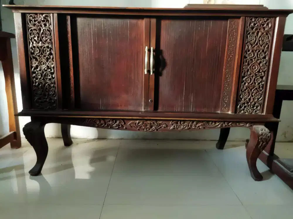 Dijual Lemari TV Ukiran Jepara