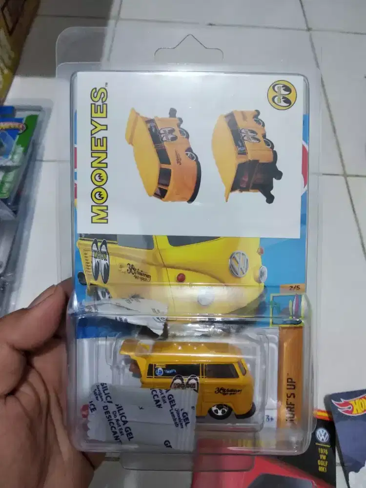 Dijual hotwheels kool kombi mooneyes
