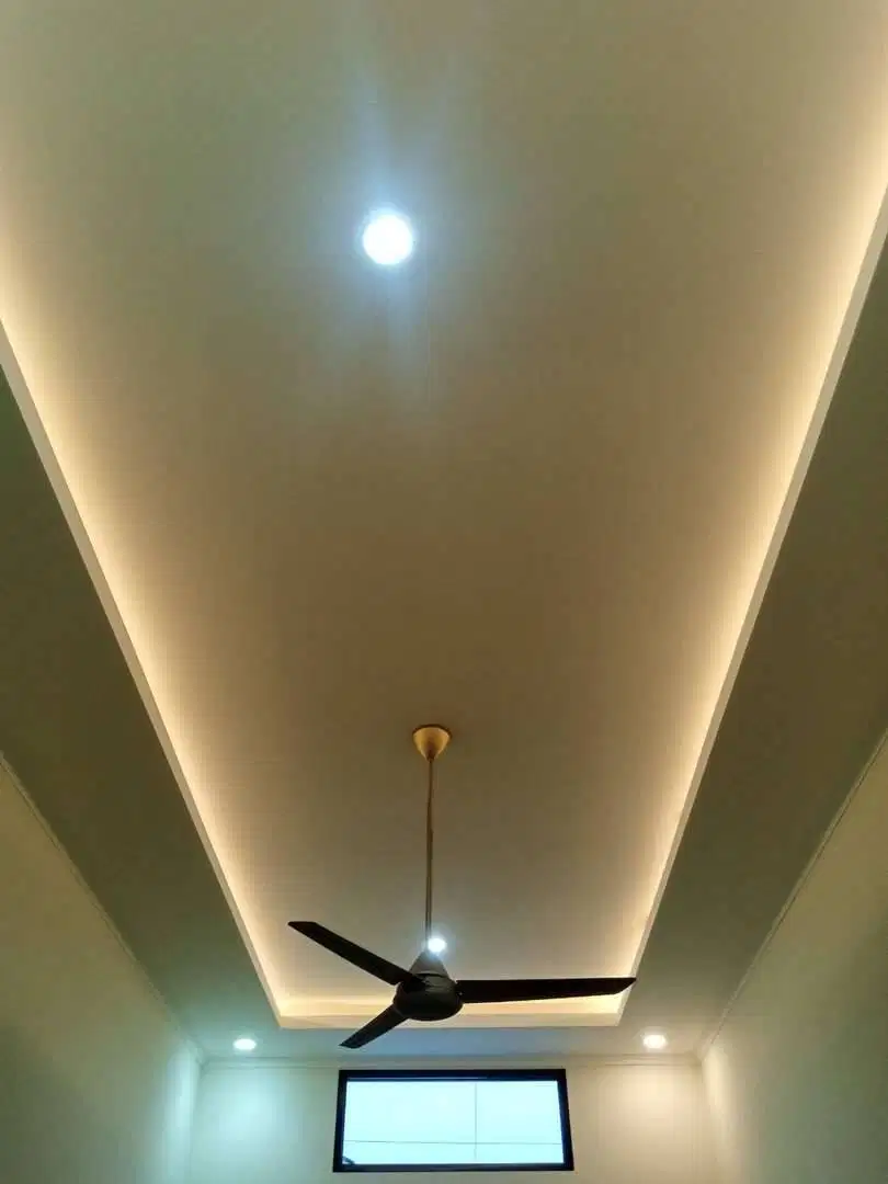 Lampu LED kuning dekor plafon gypsum