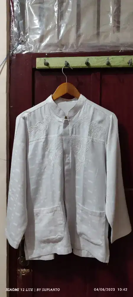 Baju koko putih merk AL MUHIBBIN size M