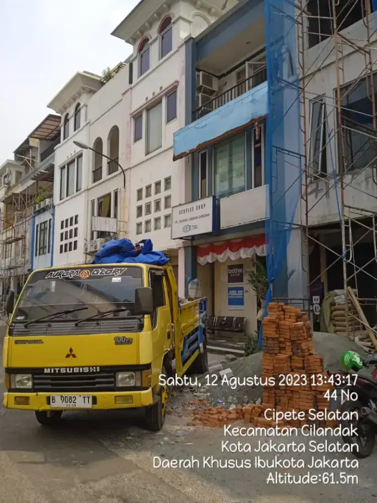 Buang puing area pondok indah