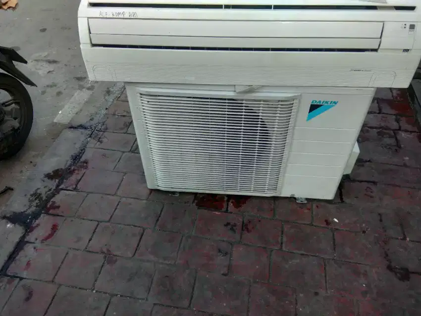 AC bekas merk daikin 2 PK ( berkualitas & bergaransi