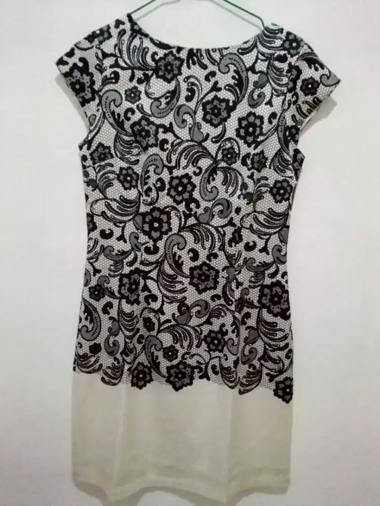 Dress Batik hitam-putih