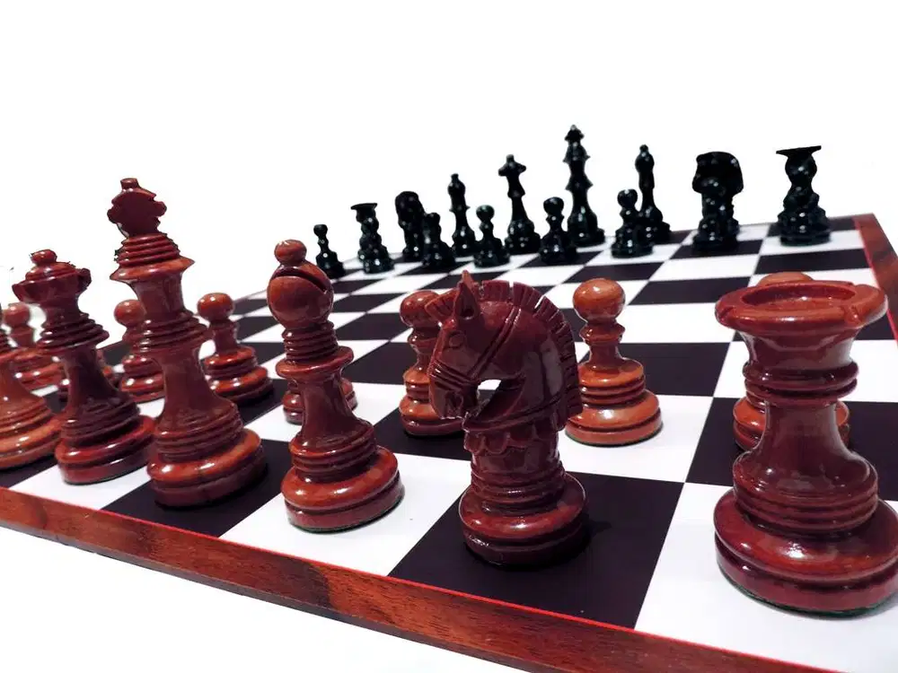 Papan Catur Lipat + Buah Catur Kayu Sawo Model Rusia + Tas Catur