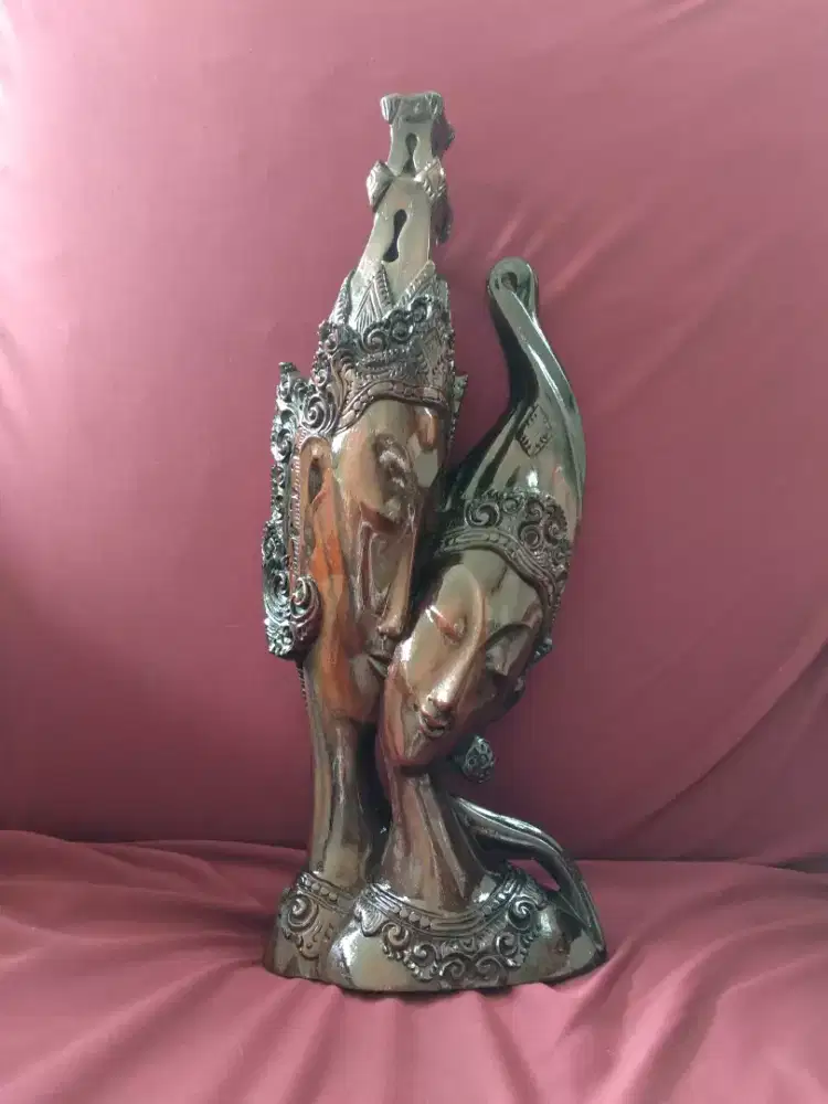 Patung kepala Rama Sinta, terbuat dari kayu. Unik. Vintage