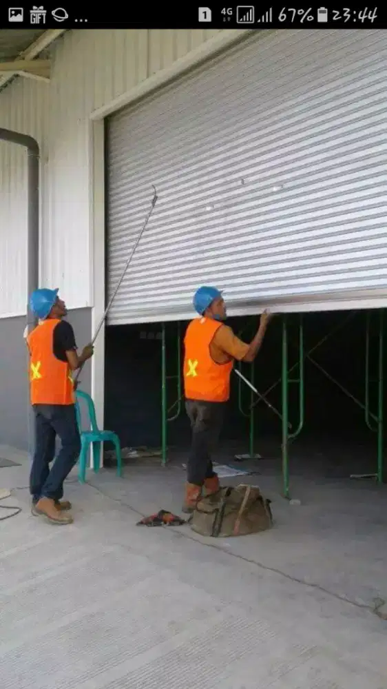 mengerjakan roling dor pintu polding geet servis dll