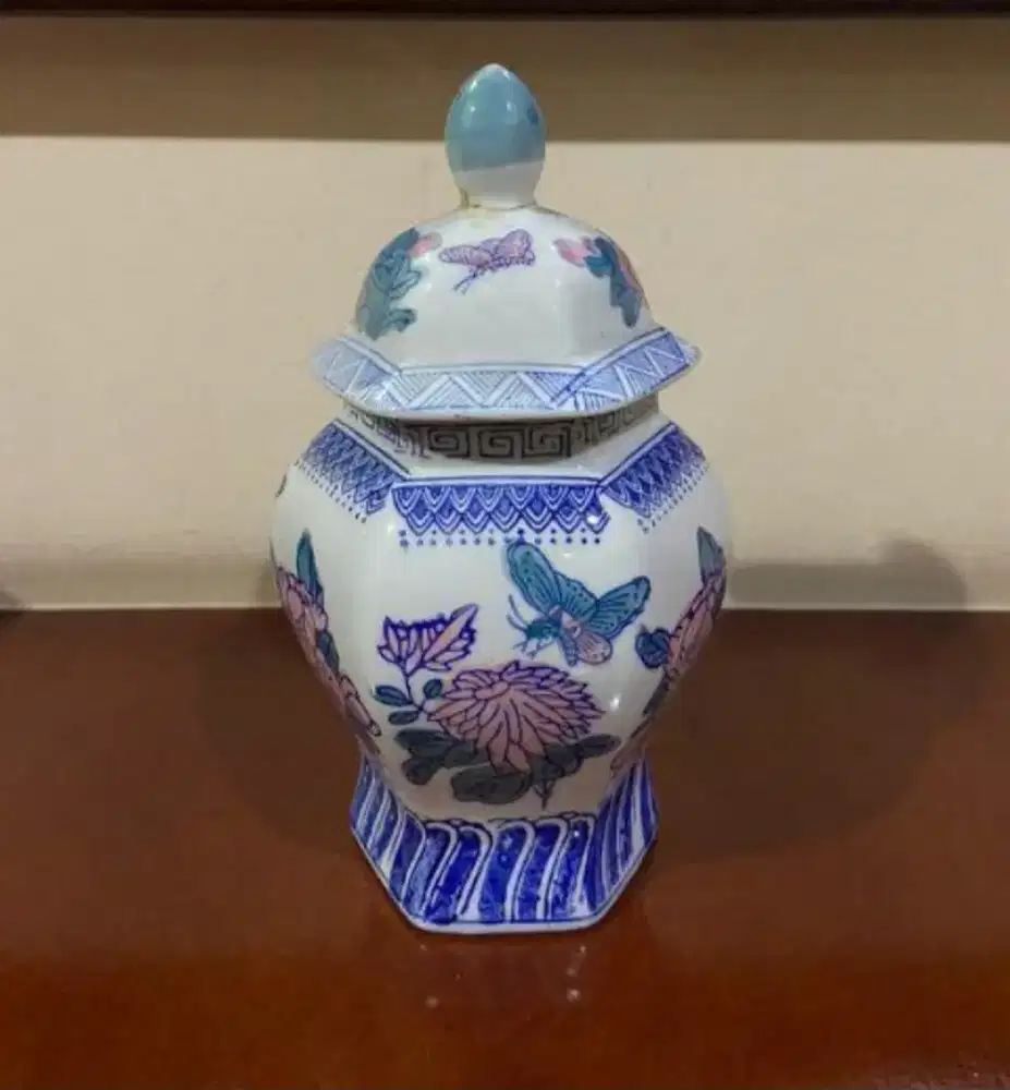 Guci Keramik Pajangan