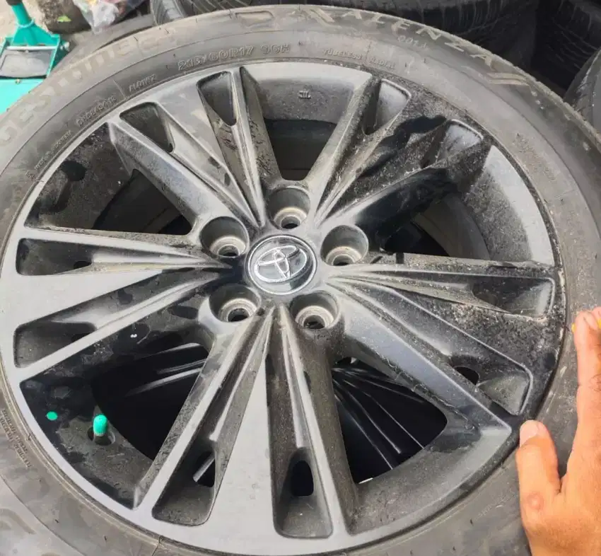 Velg toyota inova venturer ring 17 sama Ban