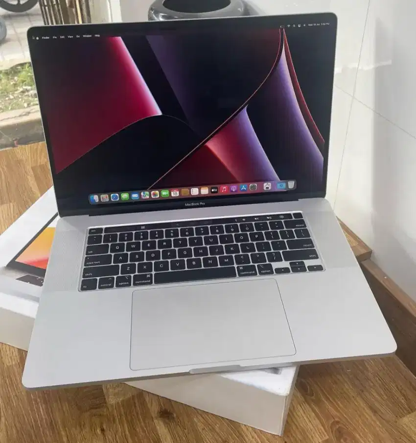 TERIMA JUAL BELI MACBOOK PRO AIR TOUCHBAR BARU BEKAS 2010-2020 M1 M2