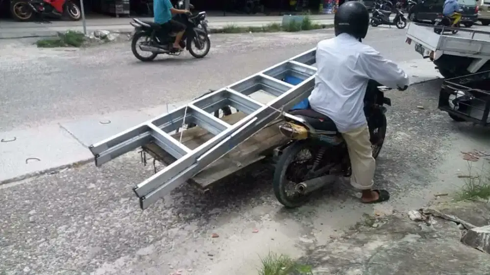 Tangga lipat dari bahan premium baja ringan (merk taso)