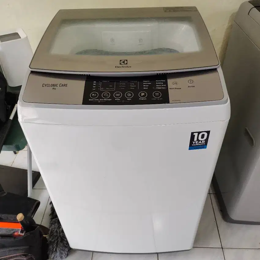 Mesin Cuci Automatic Electrolux EWT805WN Top Loading Cyclonic Care 8kg