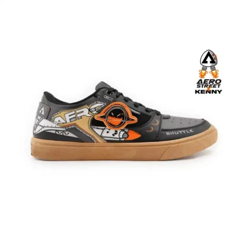 Sepatu AeroStreet x Kenny Hitam Gum