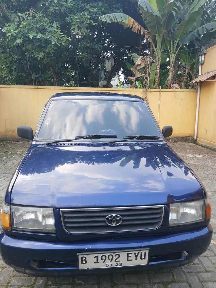 Toyota Kijang LGX 2000 Bensin MT