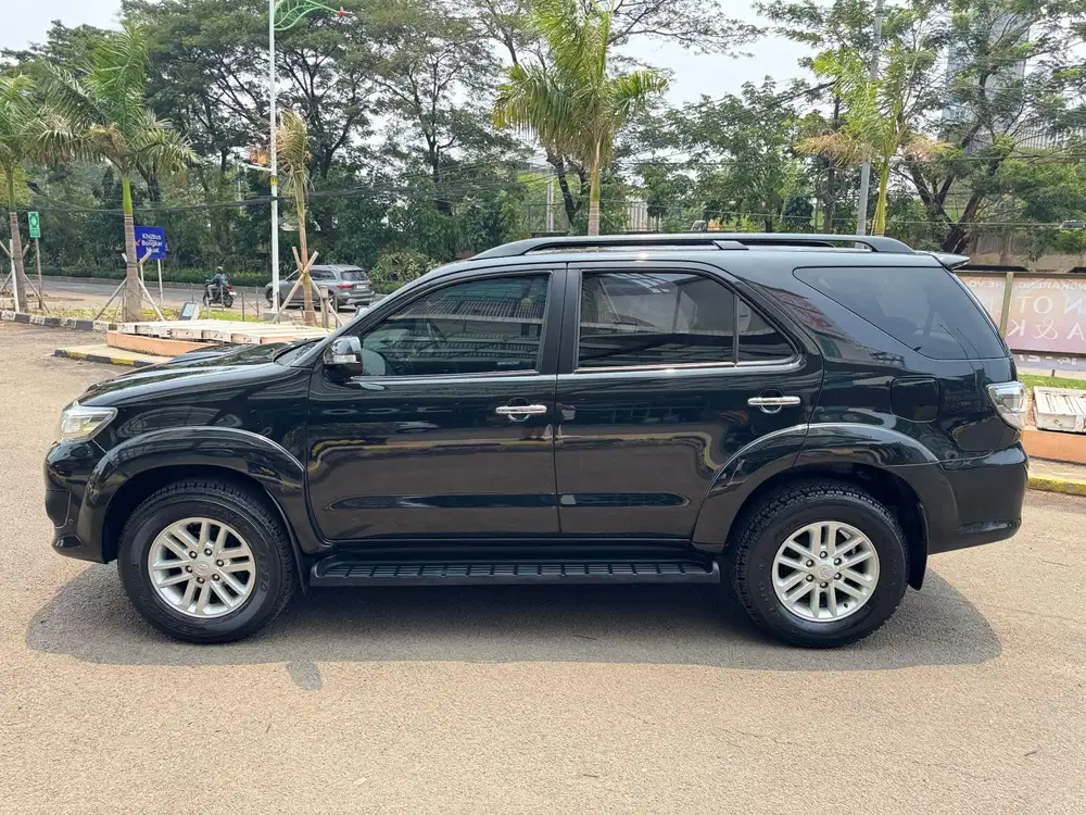 Toyota Fortuner G VNT Diesel 2013 Matic Pajak Panjang Mobil Rawatan