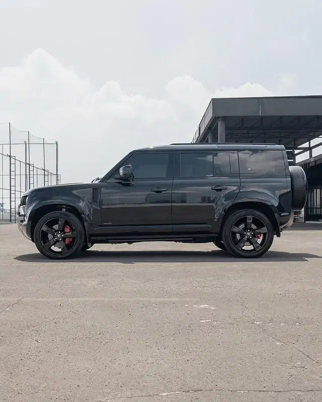 LAND ROVER DEFENDER 110 X 3.0 P400 ATPM
SANTORINI BLACK ON TAN BROWN