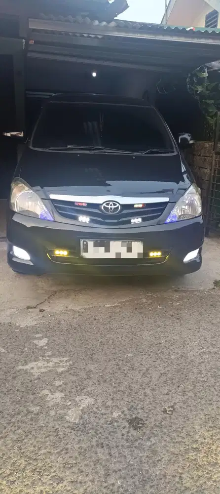Toyota Kijang Innova 2011 Bensin