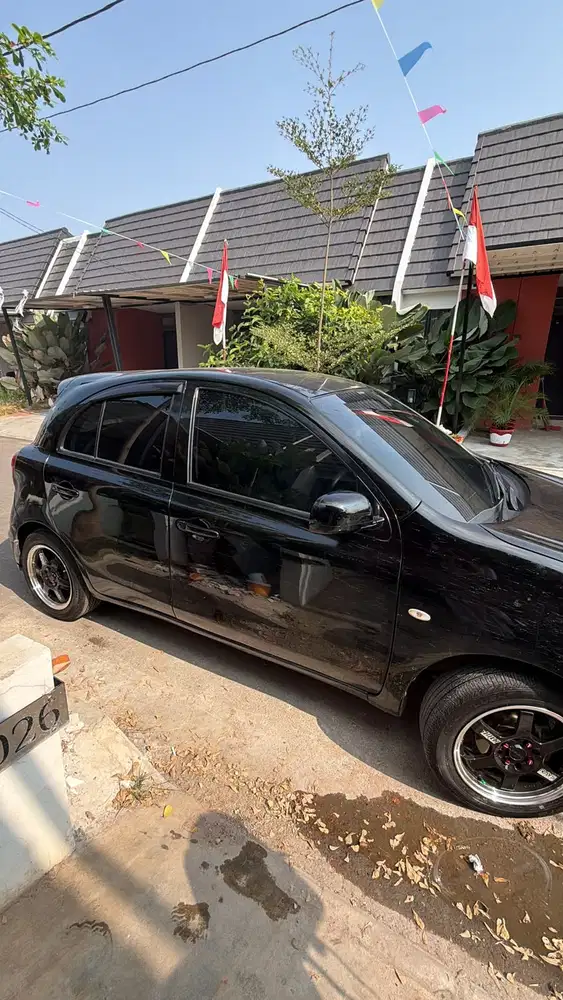 Nissan March 2011 Bensin