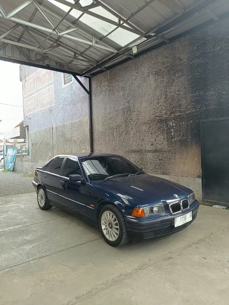 BMW 318i 1997 Bensin