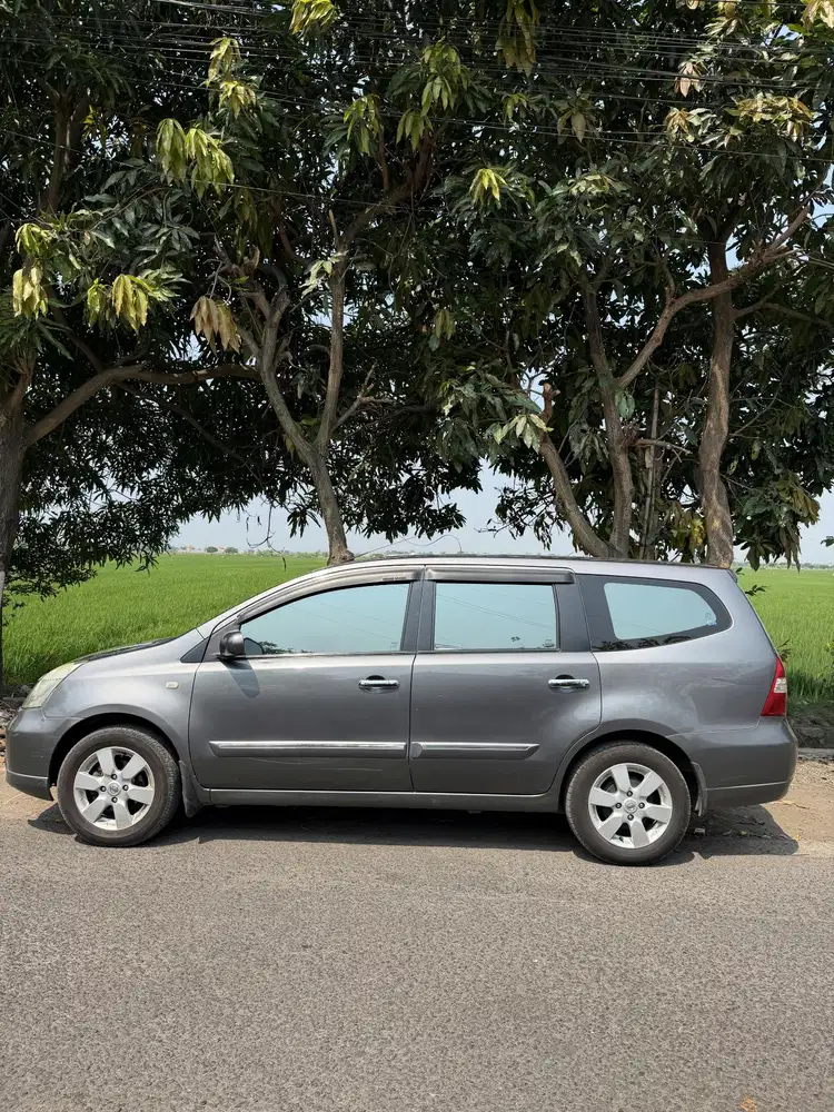 Nissan Grand livina 2010 Bensin