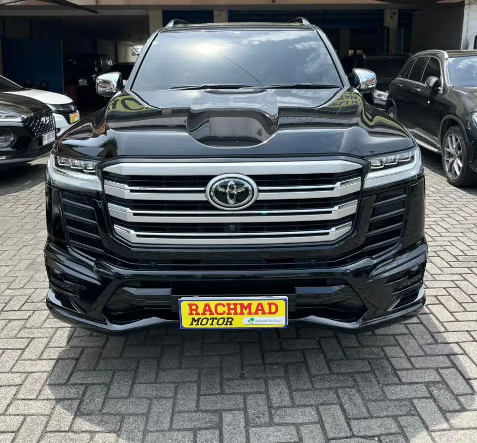 Toyota Land Cruiser VXR 2023 Hitam A/T 3.3cc