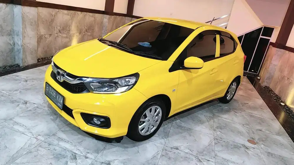 Honda Brio Satya 2022 Bensin matic putih hitam kuning