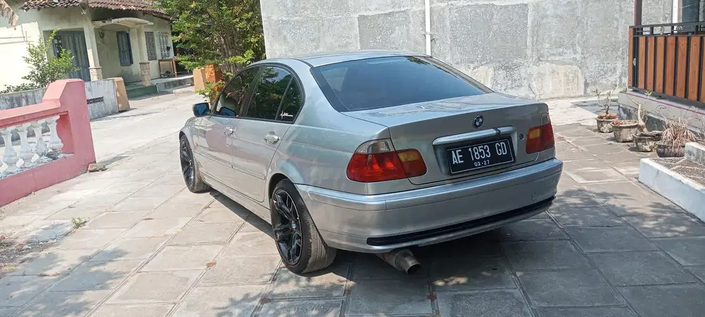 BMW 318i 2001 Bensin
