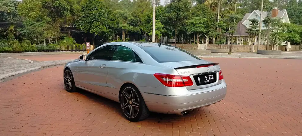 Mercedes-Benz E250 2011 Bensin