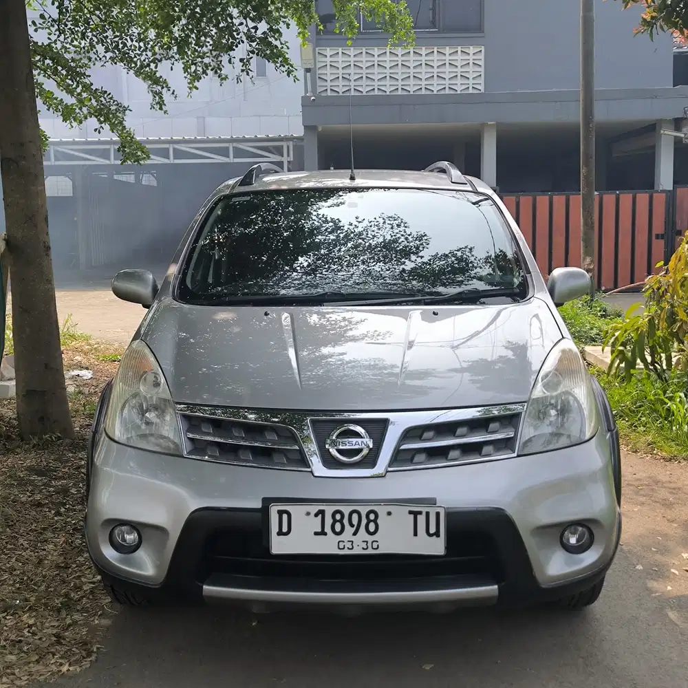 Nissan Livina 2010 Bensin